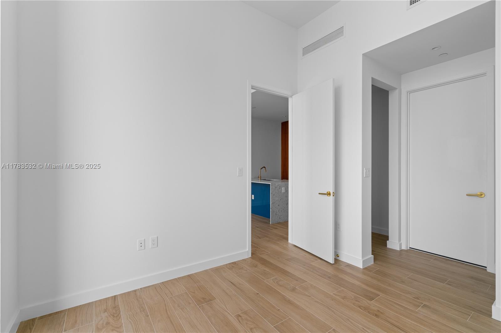 2655 SOUTH BAYSHORE DRIVE - Residential