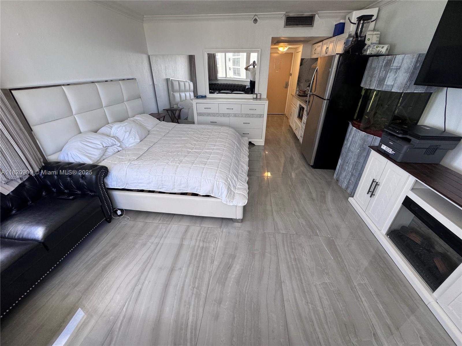 THE AVENTURA BEACH CLUB C - Residential