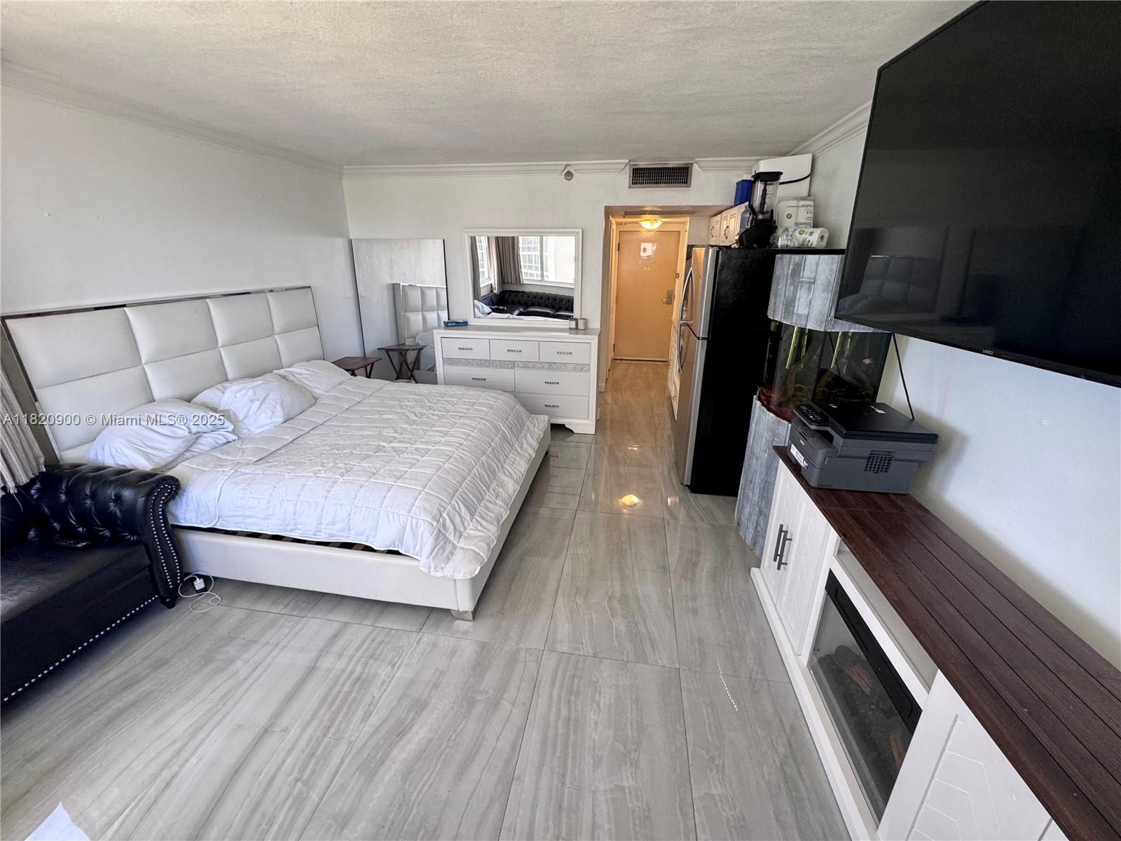 THE AVENTURA BEACH CLUB C - Residential