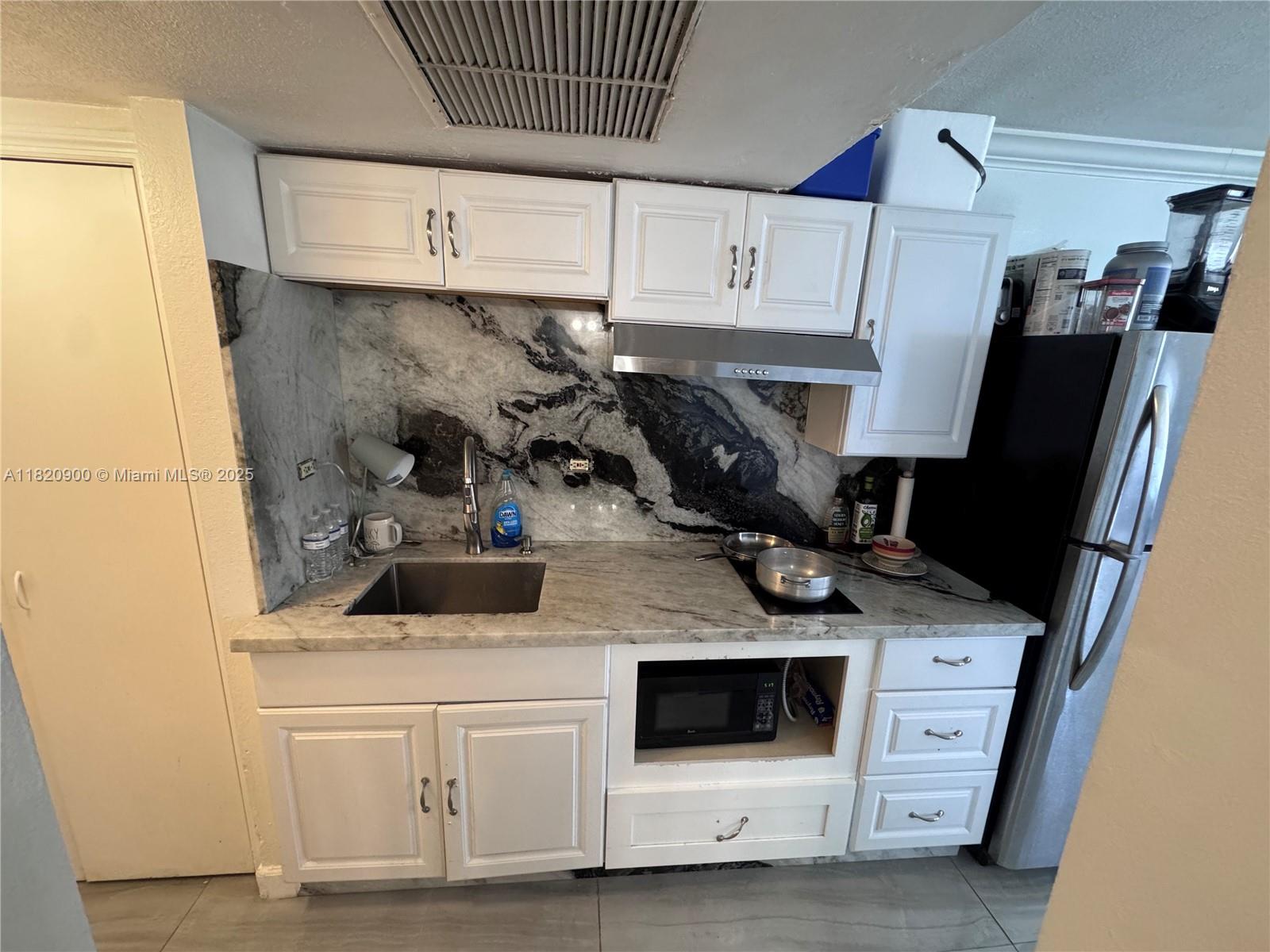 THE AVENTURA BEACH CLUB C - Residential