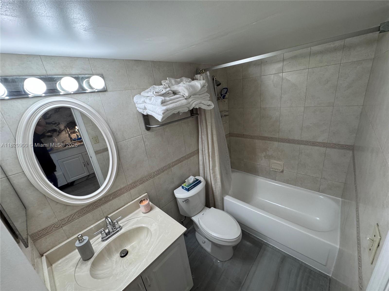 THE AVENTURA BEACH CLUB C - Residential