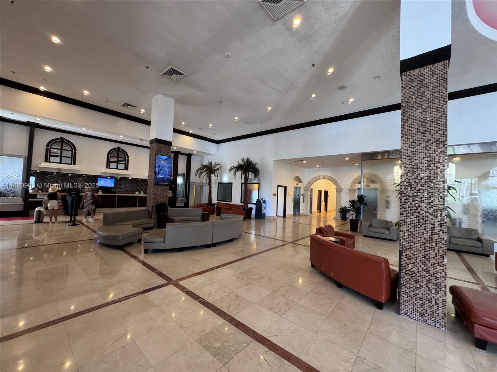 19201 N Collins Ave 826