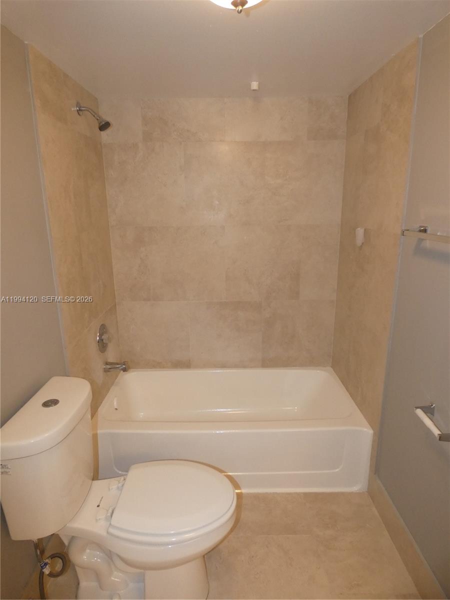 LAKEVIEW CLUB CONDO - Residential Lease