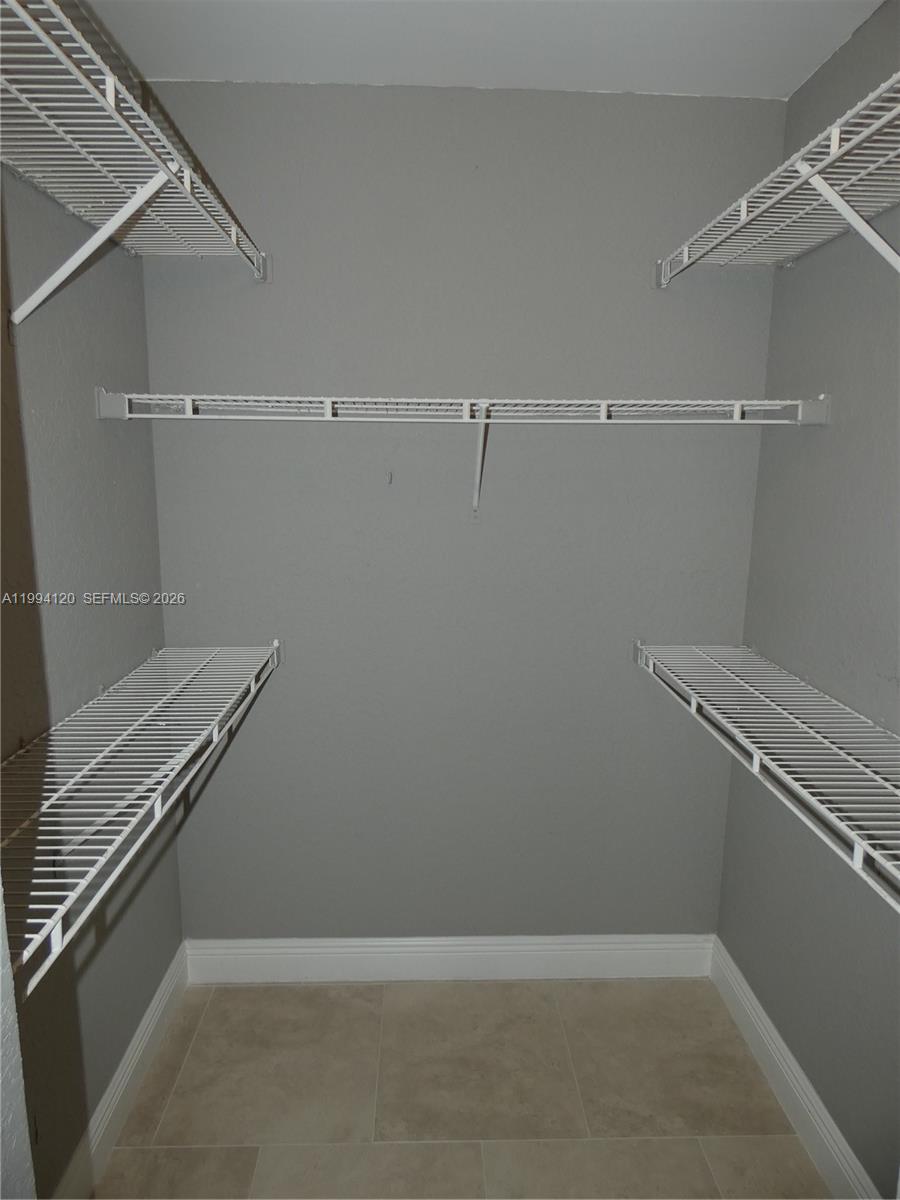 LAKEVIEW CLUB CONDO - Residential Lease