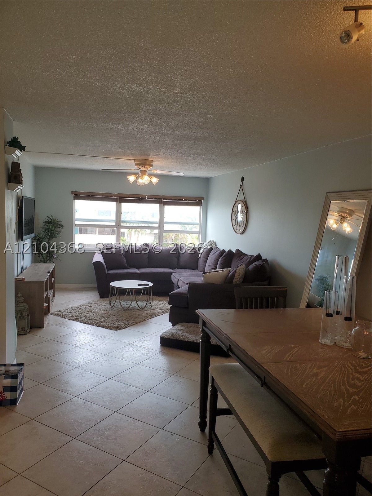 2555 NE 11th St 301