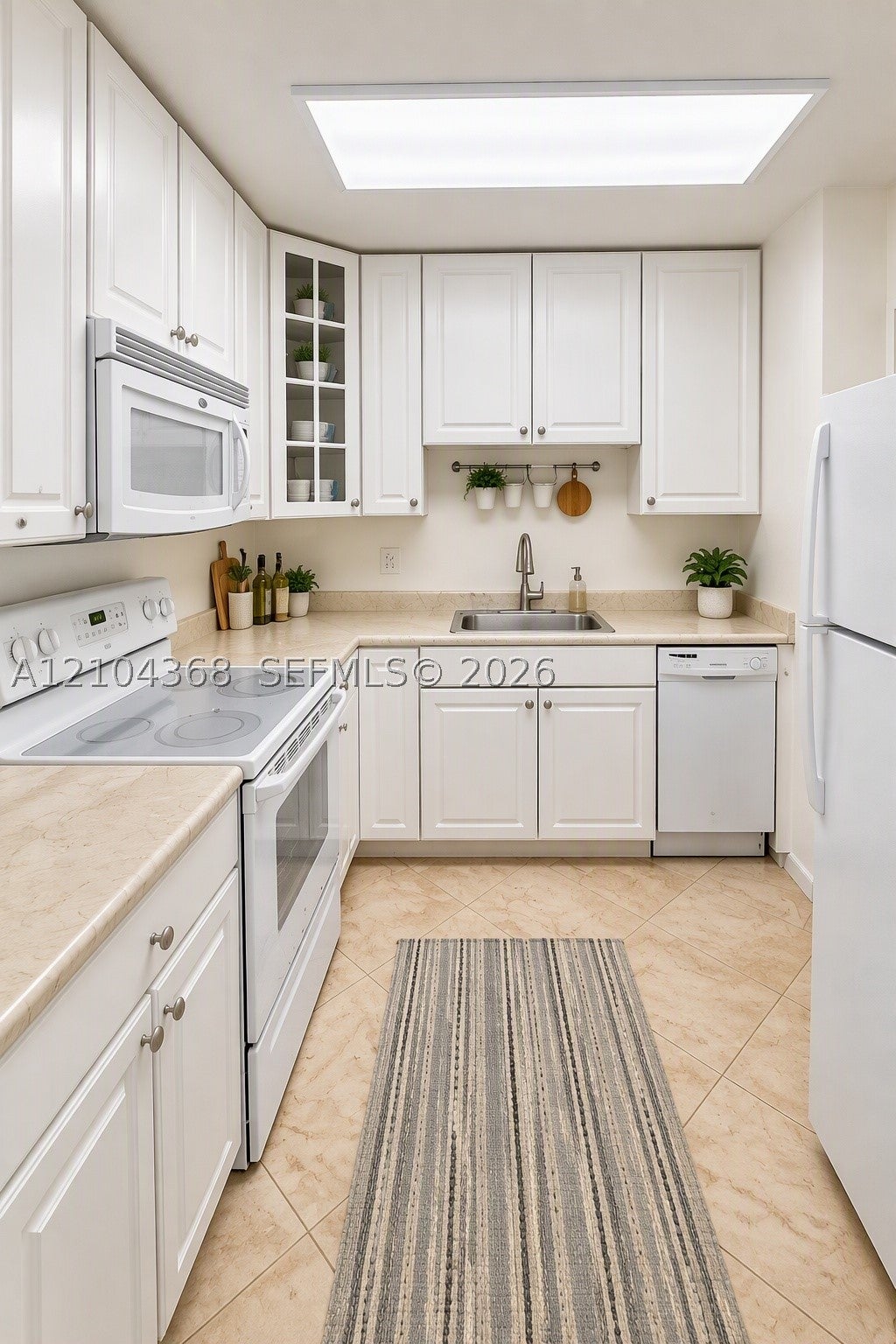 2555 NE 11th St 301