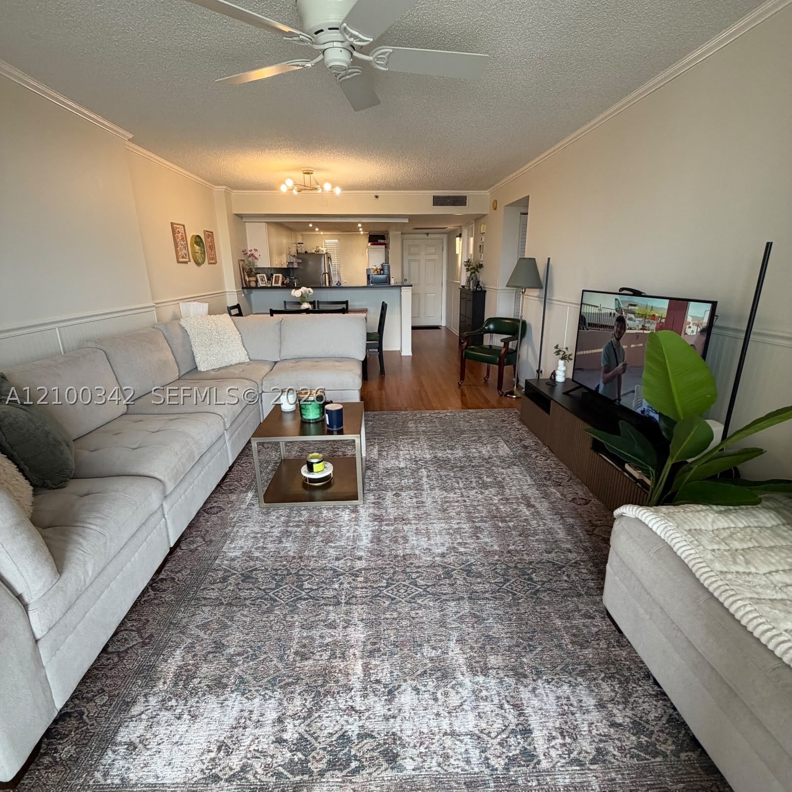 17 Royal Palm Way 6040