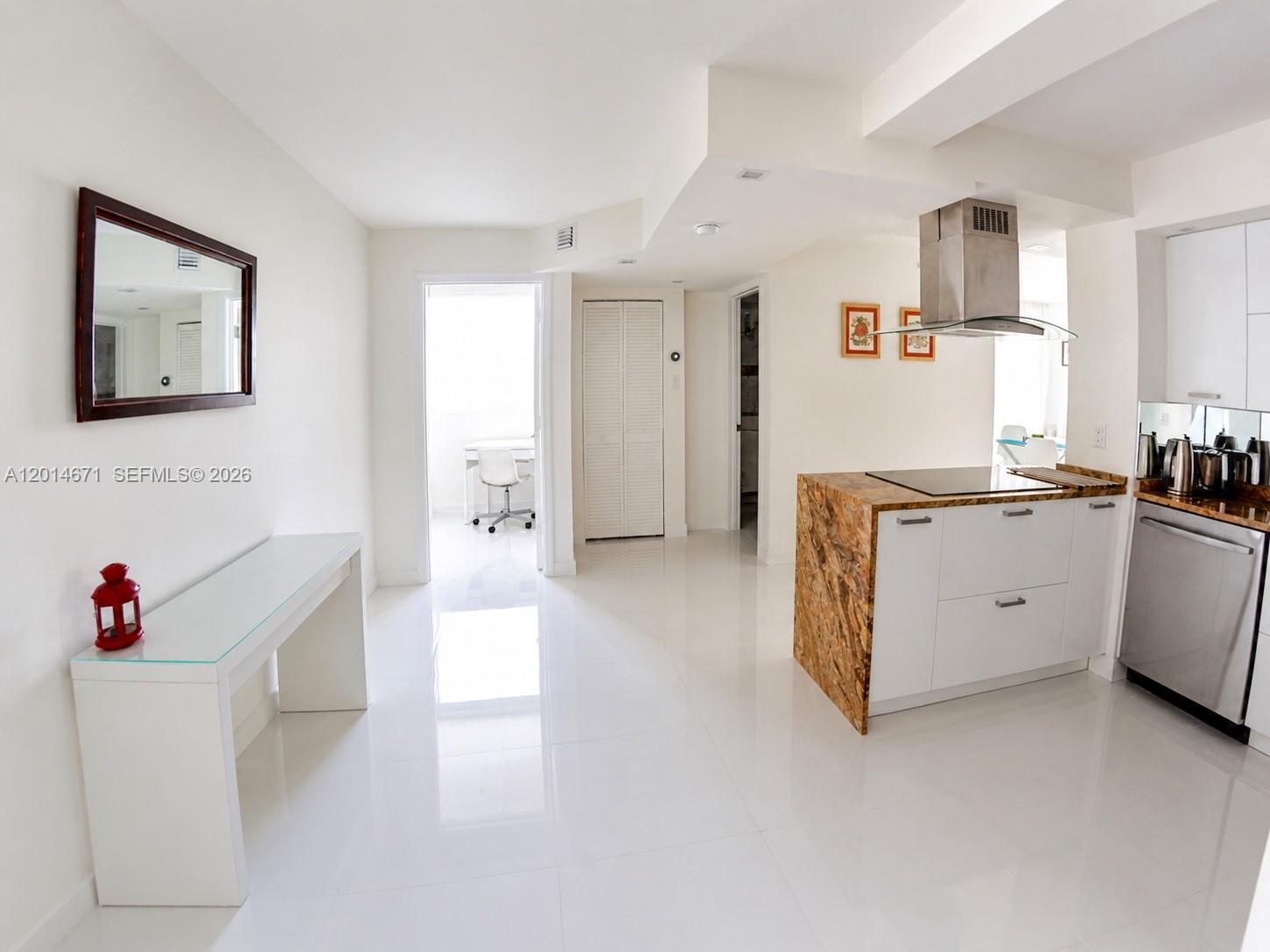 THE COLLINS CONDO - Residential Lease