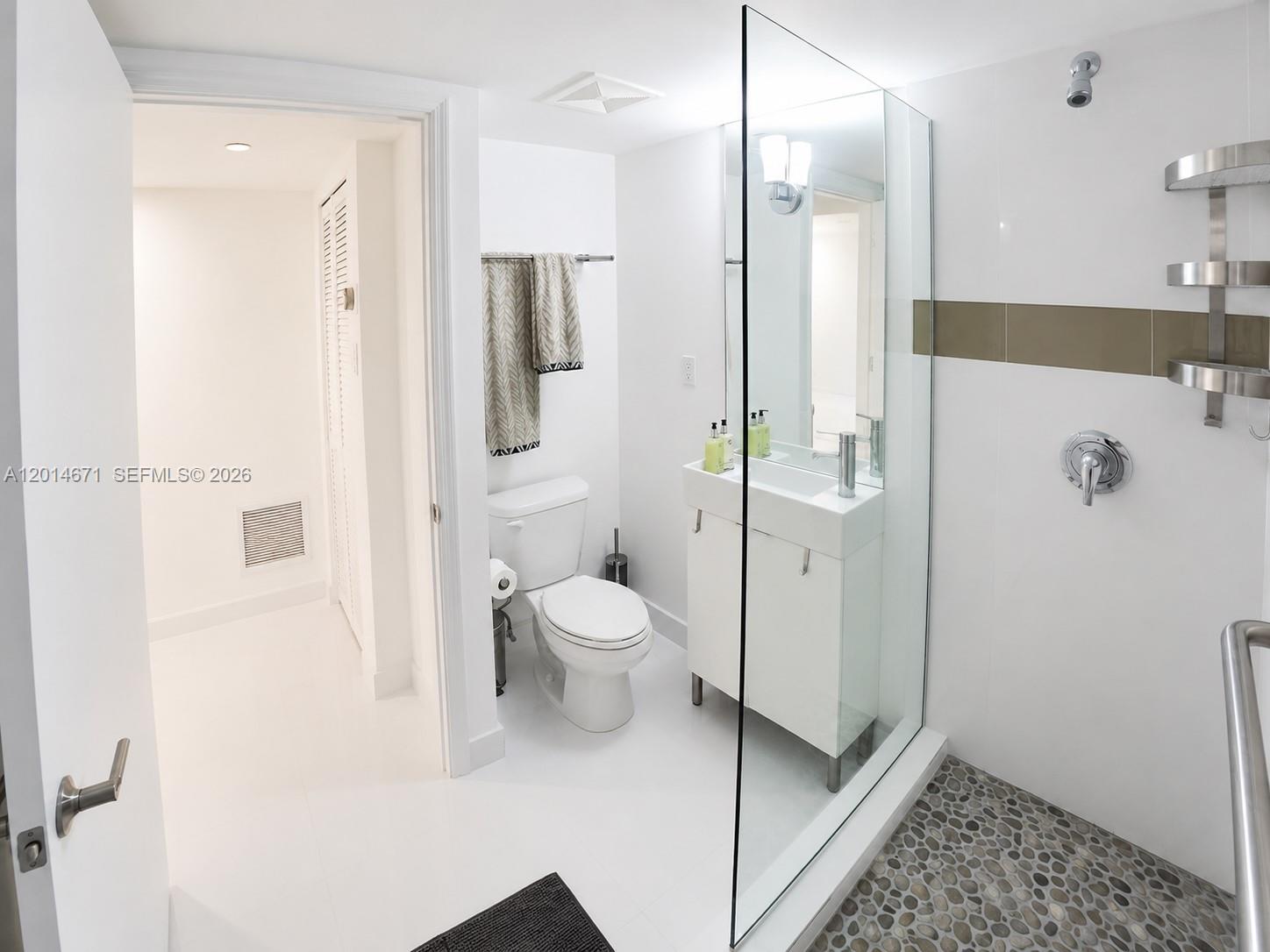 THE COLLINS CONDO - Residential Lease