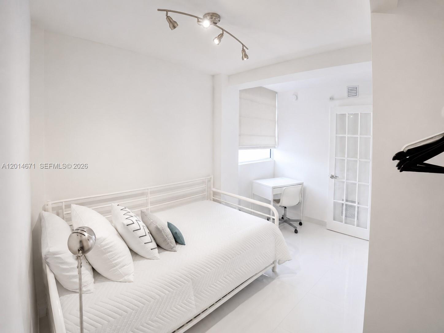 THE COLLINS CONDO - Residential Lease