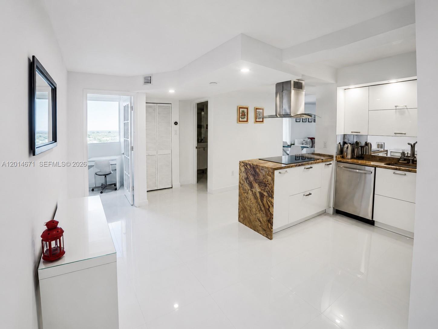 THE COLLINS CONDO - Residential Lease