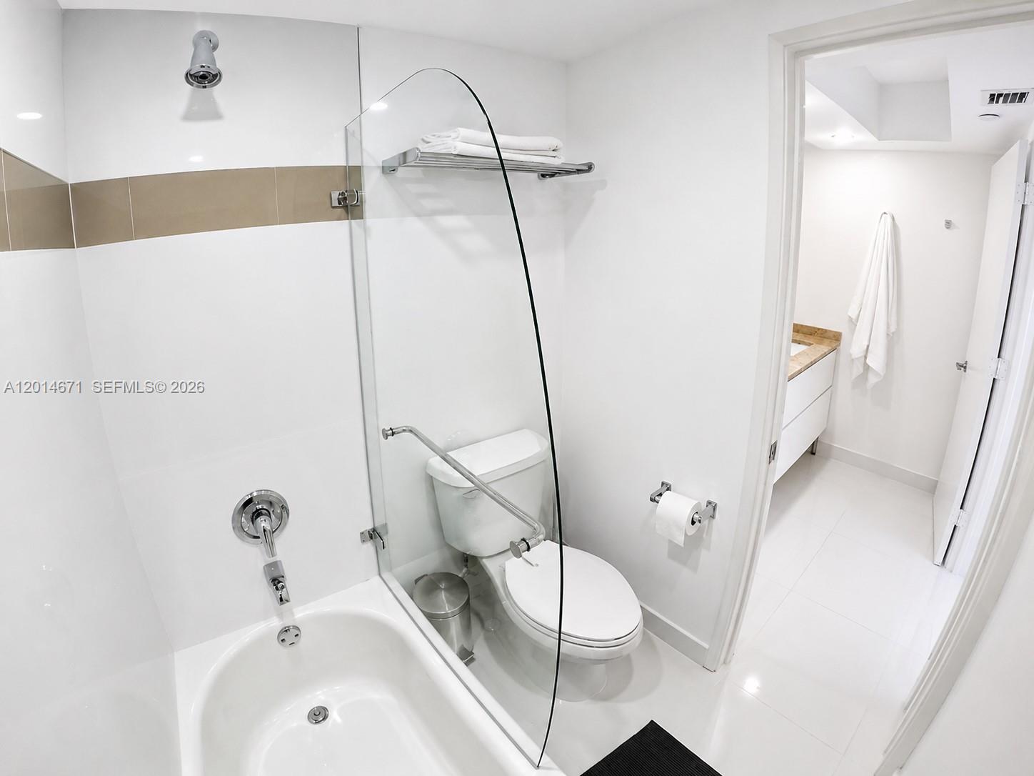 THE COLLINS CONDO - Residential Lease