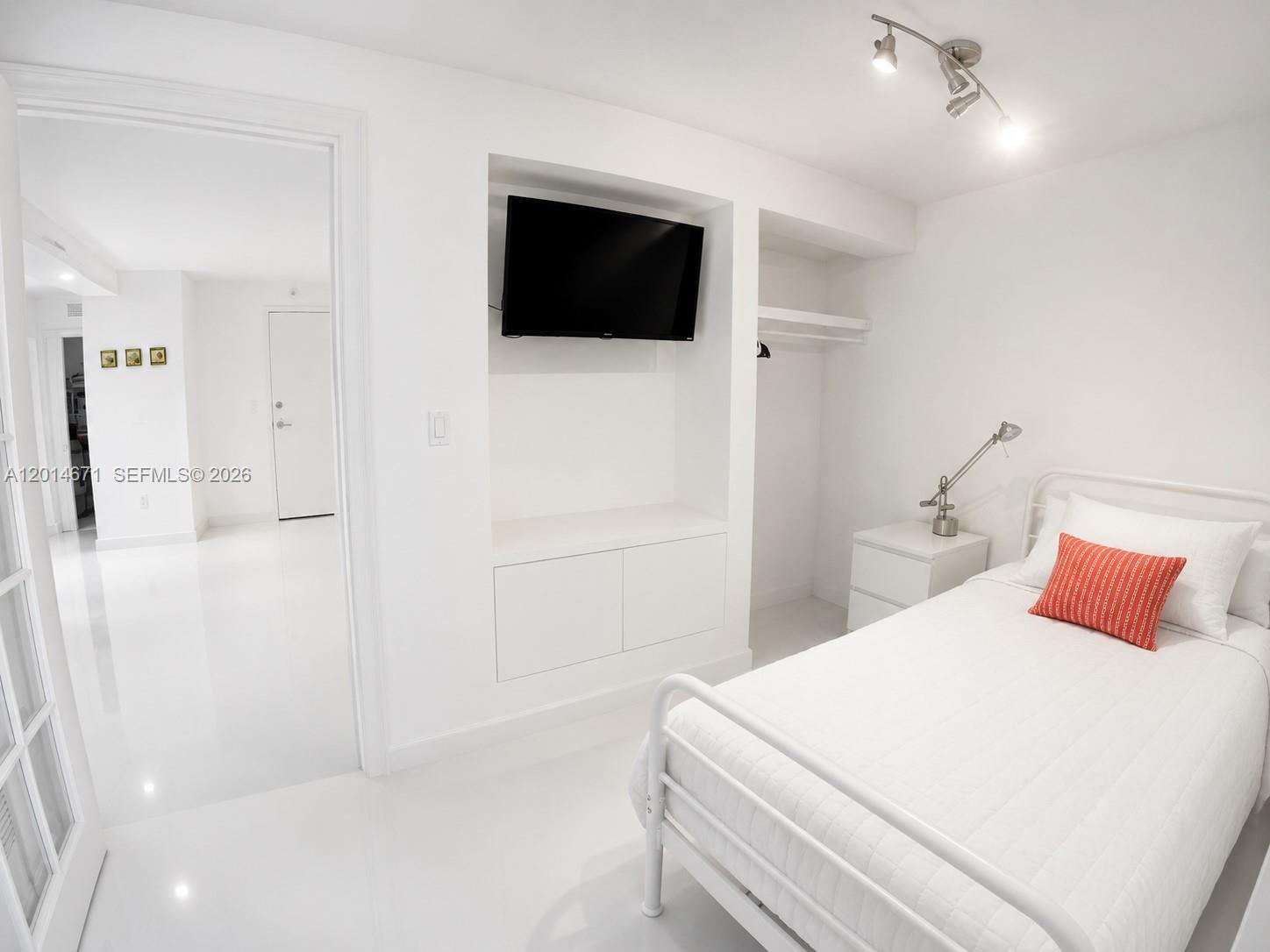THE COLLINS CONDO - Residential Lease