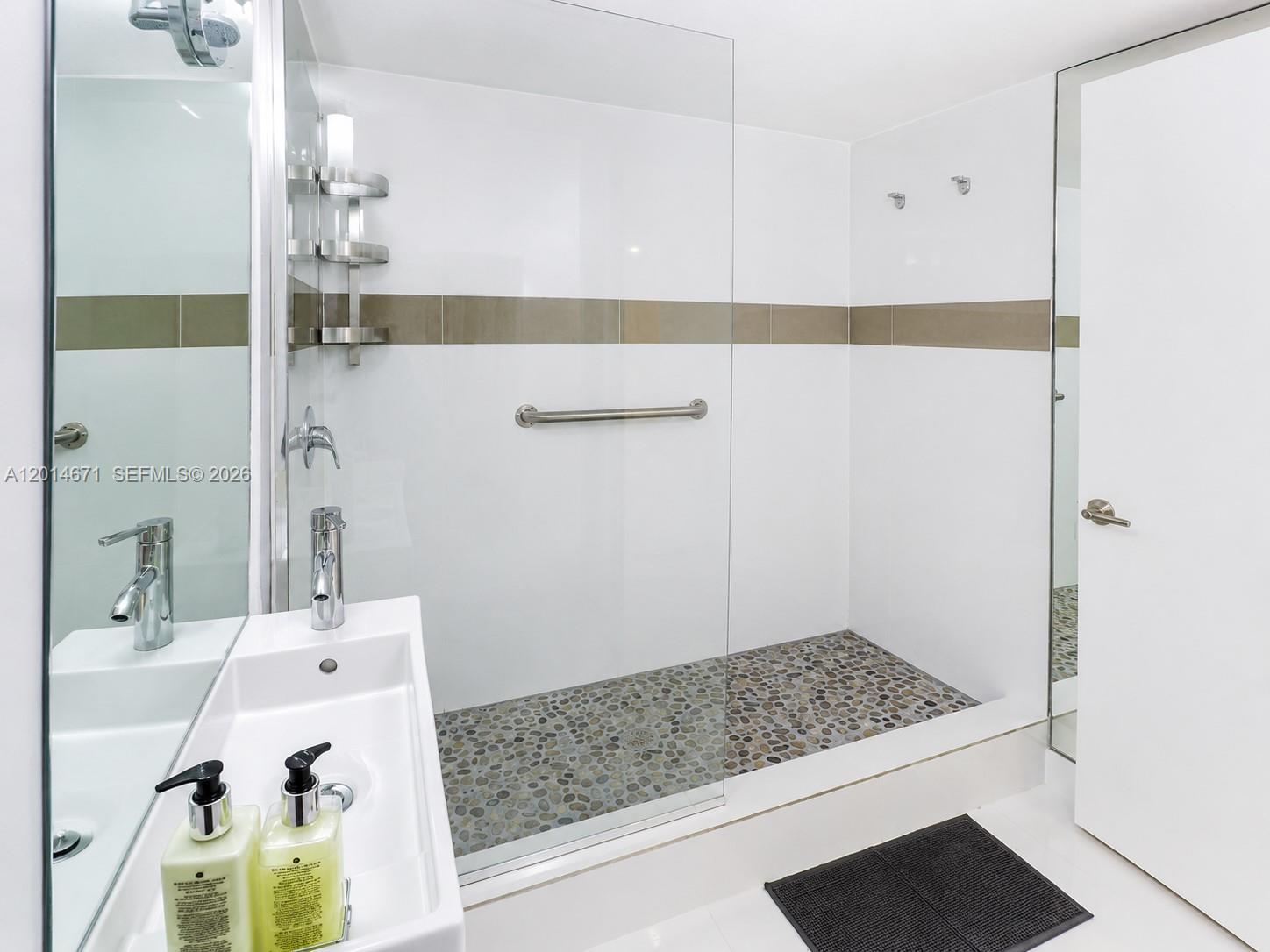 THE COLLINS CONDO - Residential Lease