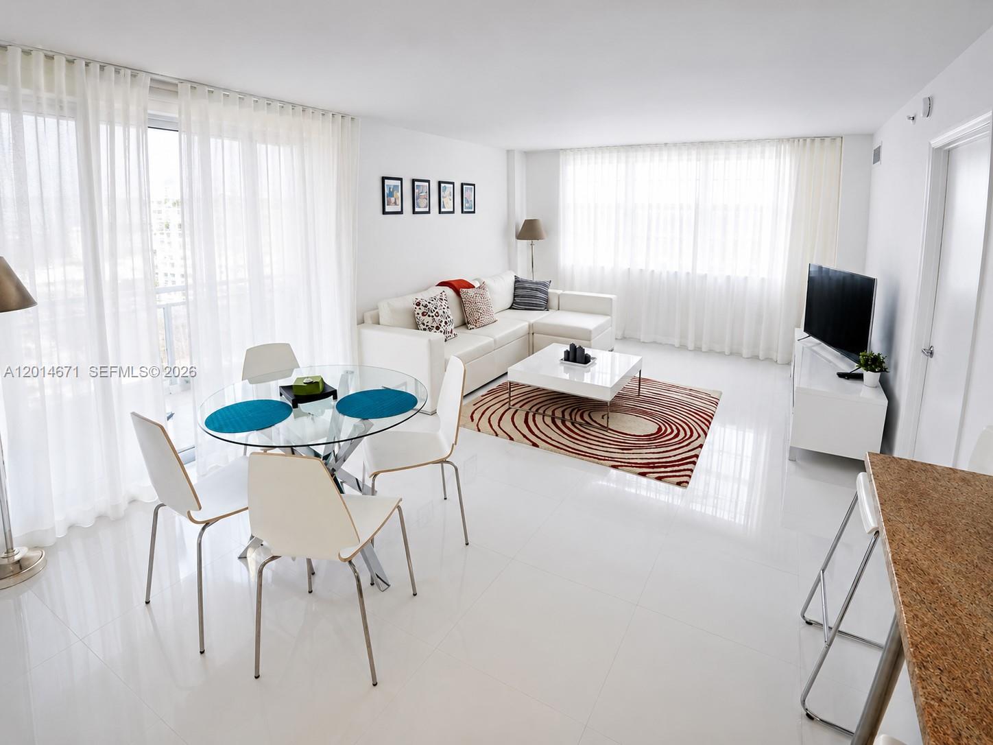 THE COLLINS CONDO - Residential Lease
