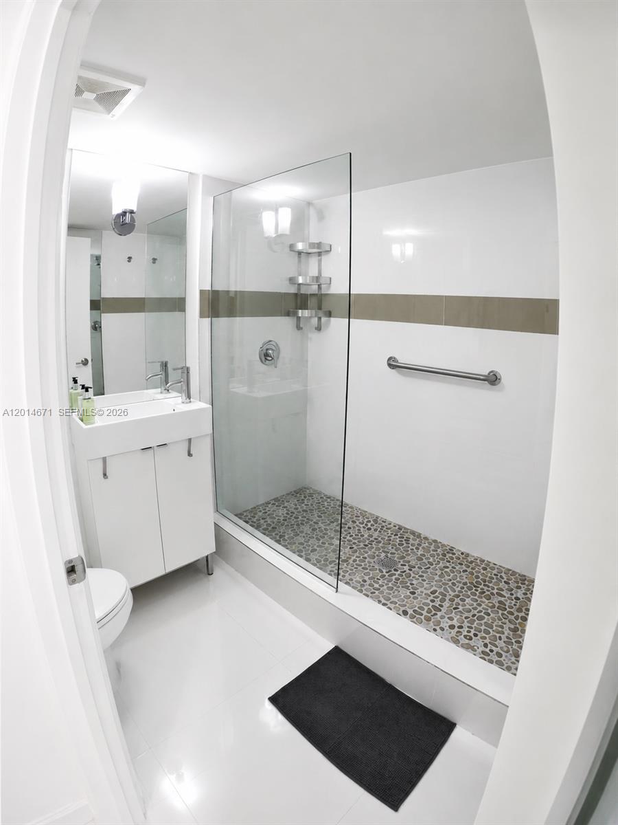 THE COLLINS CONDO - Residential Lease