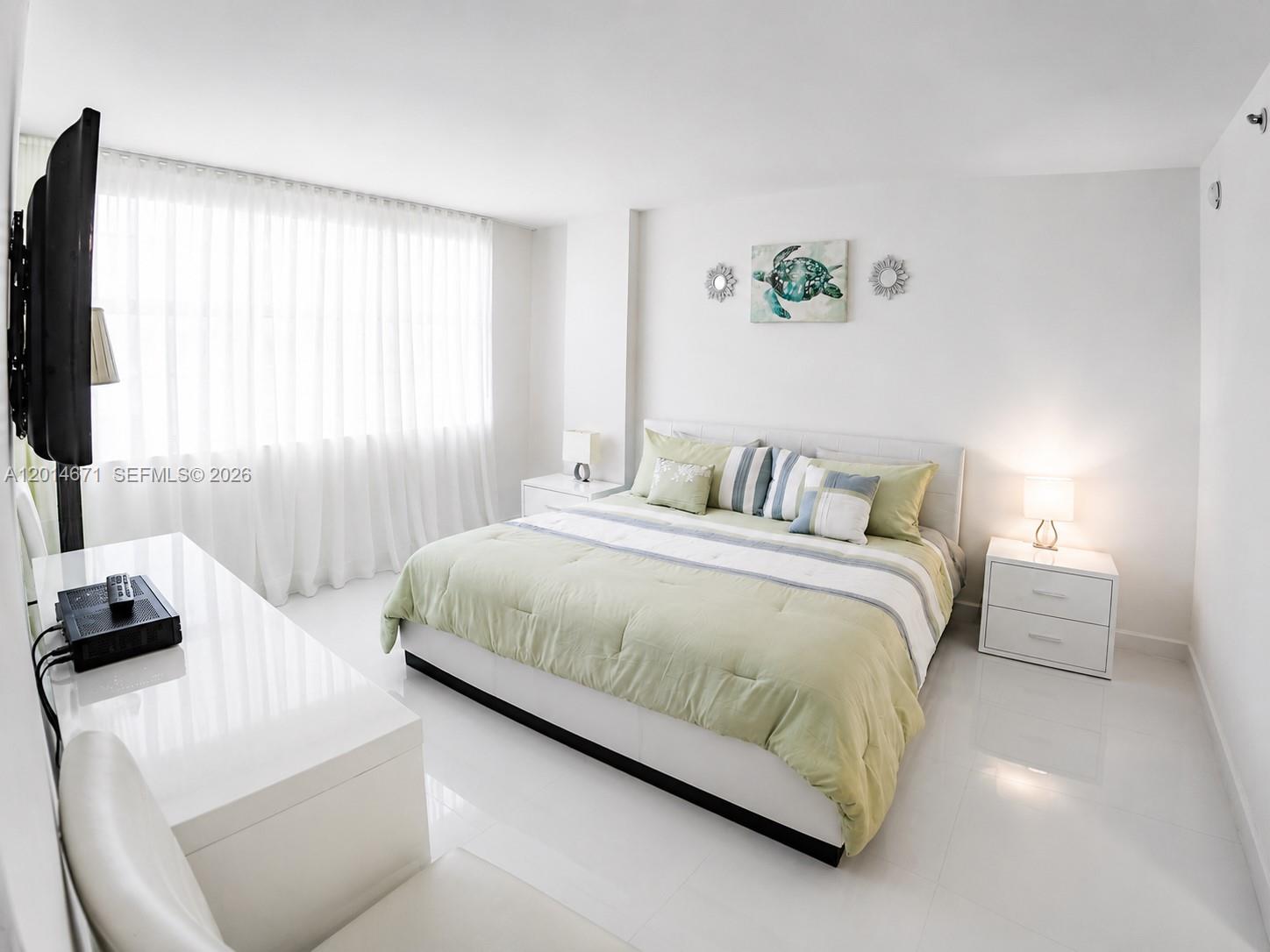 THE COLLINS CONDO - Residential Lease