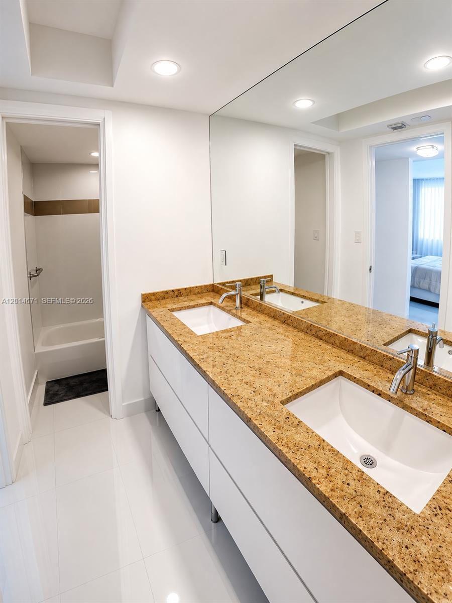THE COLLINS CONDO - Residential Lease