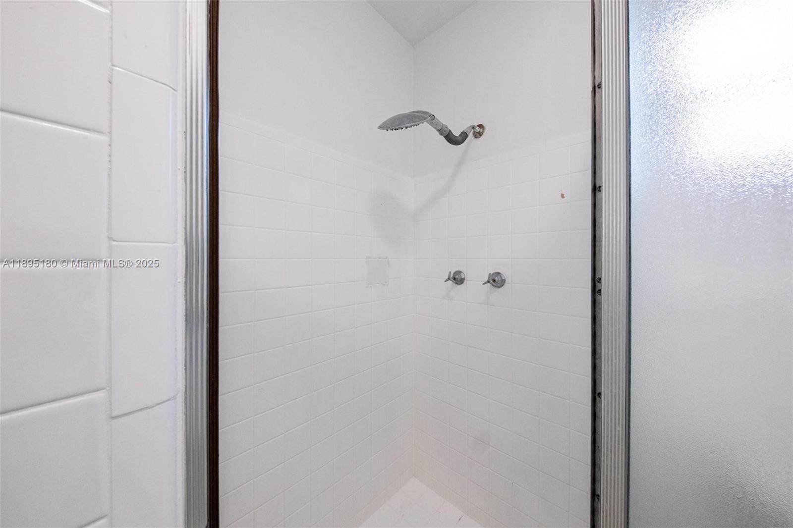 9400 CONDO APTS - Residential Lease