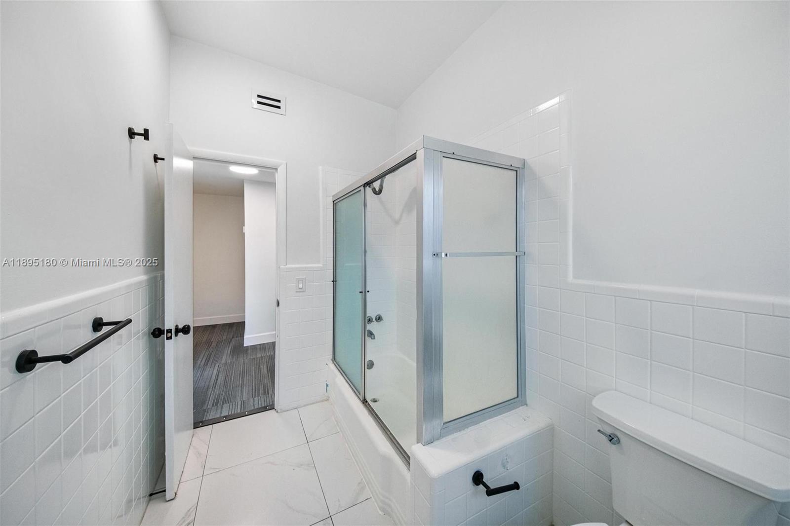 9400 CONDO APTS - Residential Lease