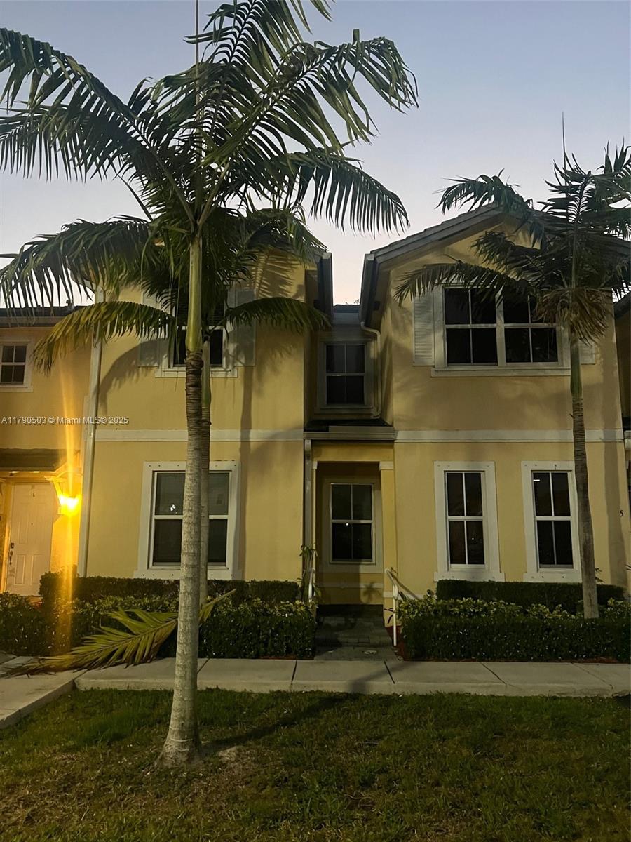 Property for Sale at 112 Se 28th Ter 4, Homestead, Miami-Dade County, Florida - Bedrooms: 3 
Bathrooms: 3  - $284,000