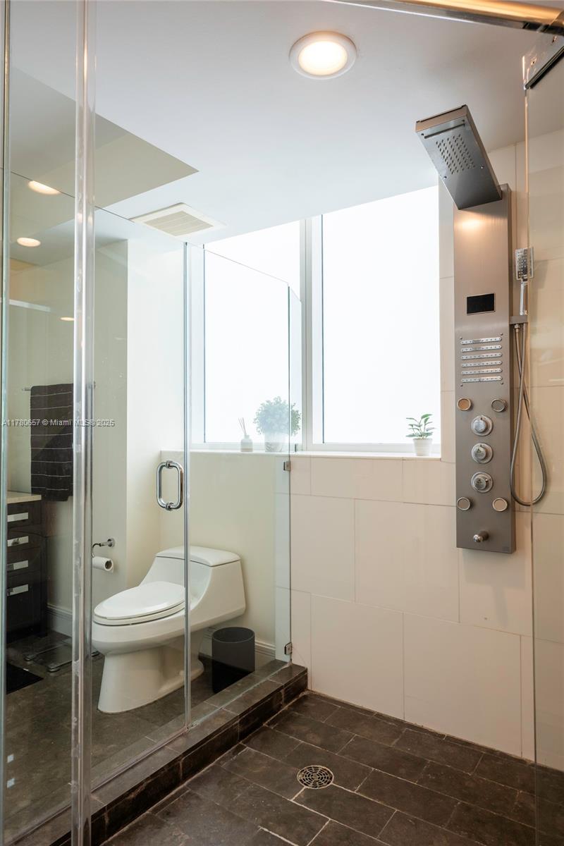 TRUMP ROYALE CONDO - Residential