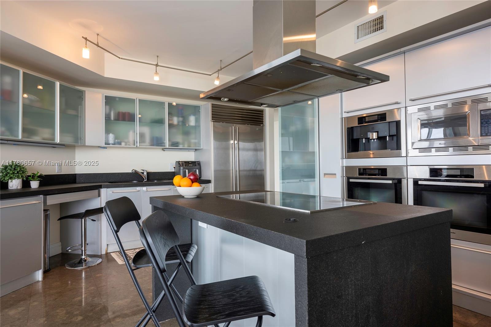 TRUMP ROYALE CONDO - Residential