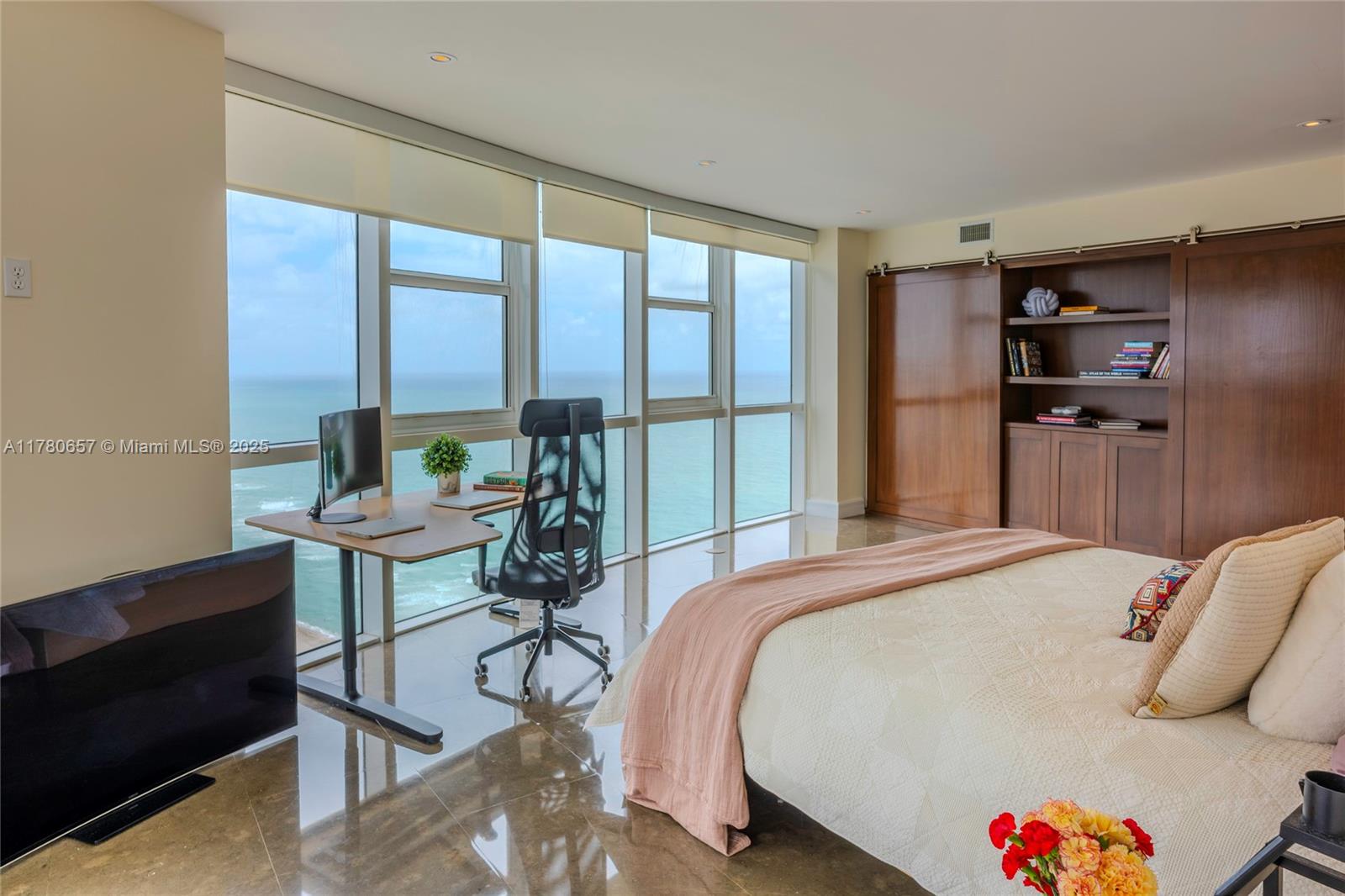 TRUMP ROYALE CONDO - Residential