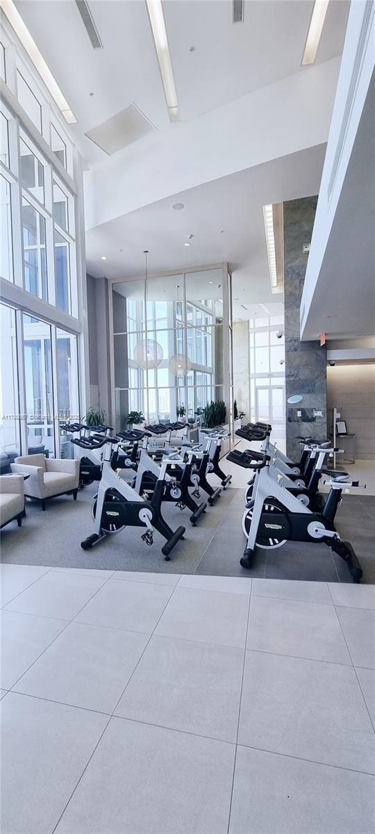 TRUMP ROYALE CONDO - Residential