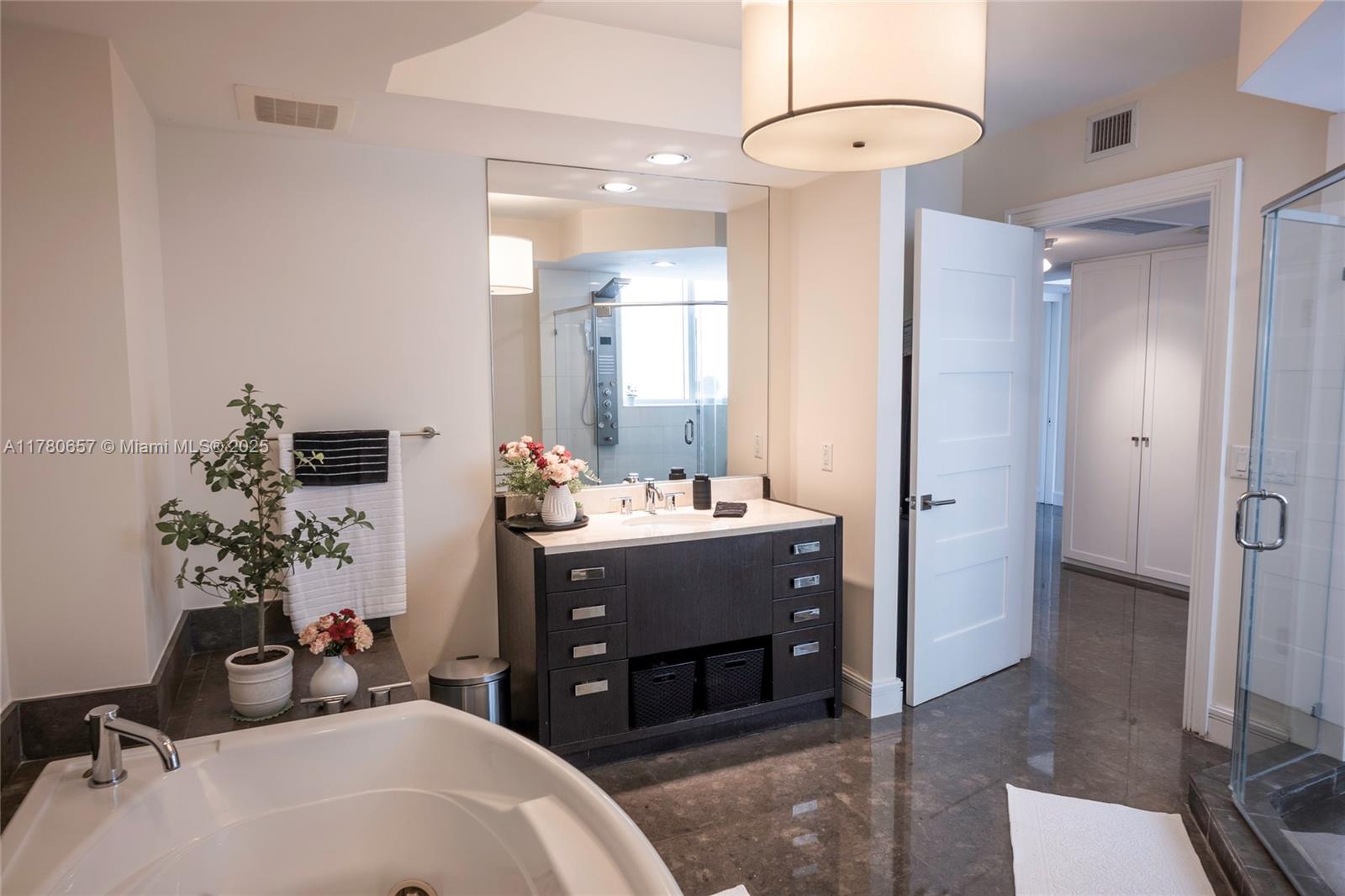 TRUMP ROYALE CONDO - Residential