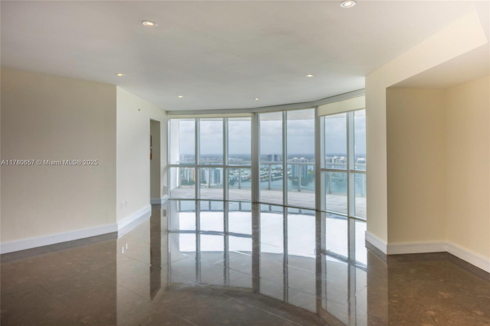 TRUMP ROYALE CONDO - Residential