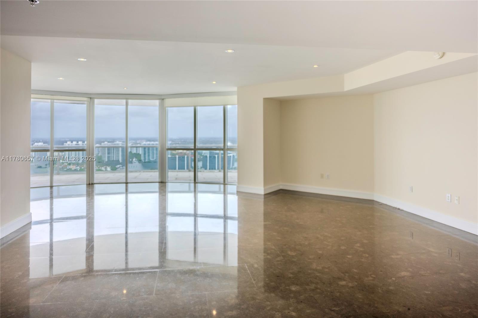 TRUMP ROYALE CONDO - Residential