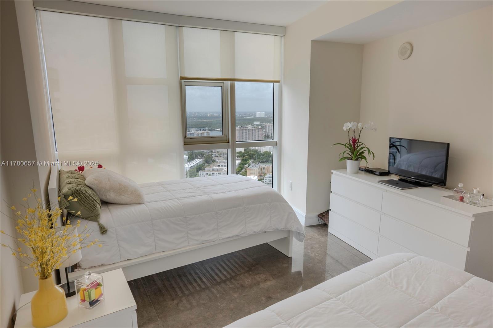 TRUMP ROYALE CONDO - Residential