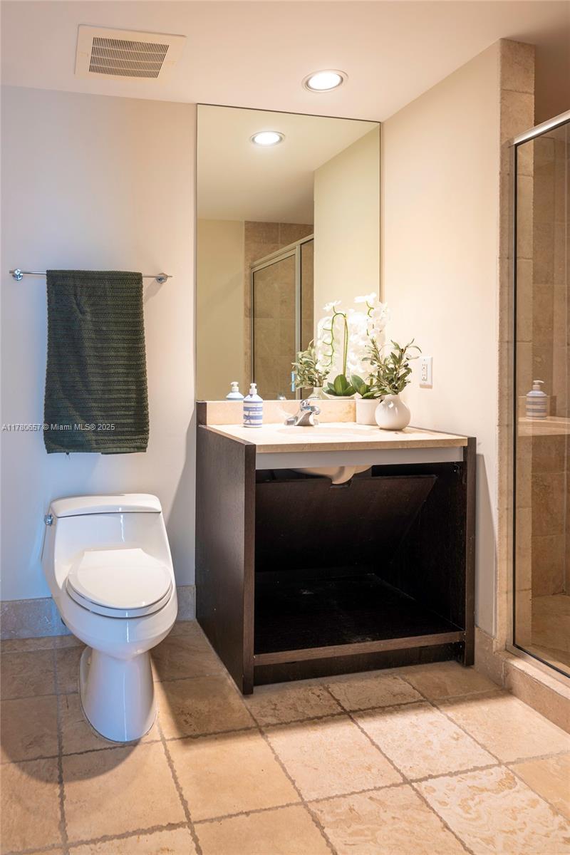 TRUMP ROYALE CONDO - Residential