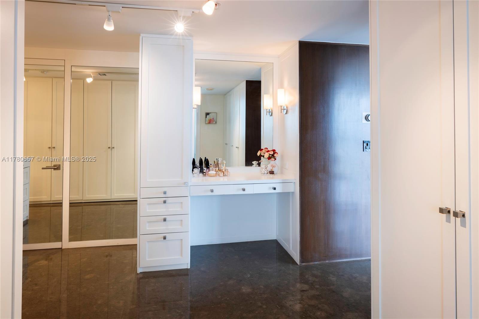 TRUMP ROYALE CONDO - Residential