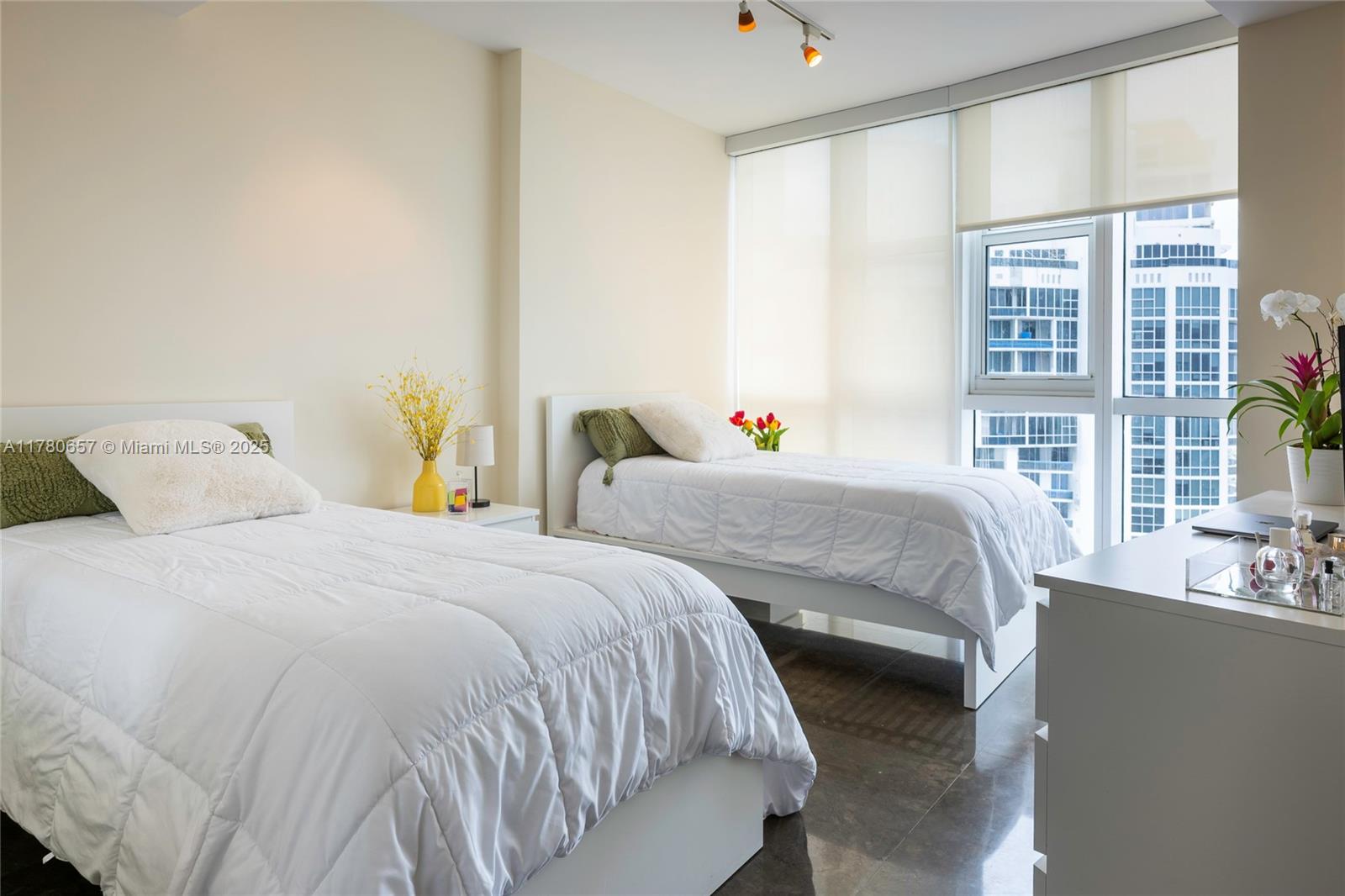 TRUMP ROYALE CONDO - Residential