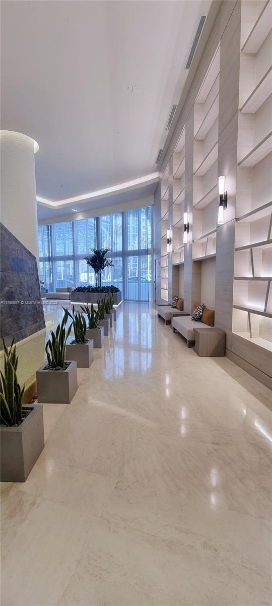 TRUMP ROYALE CONDO - Residential