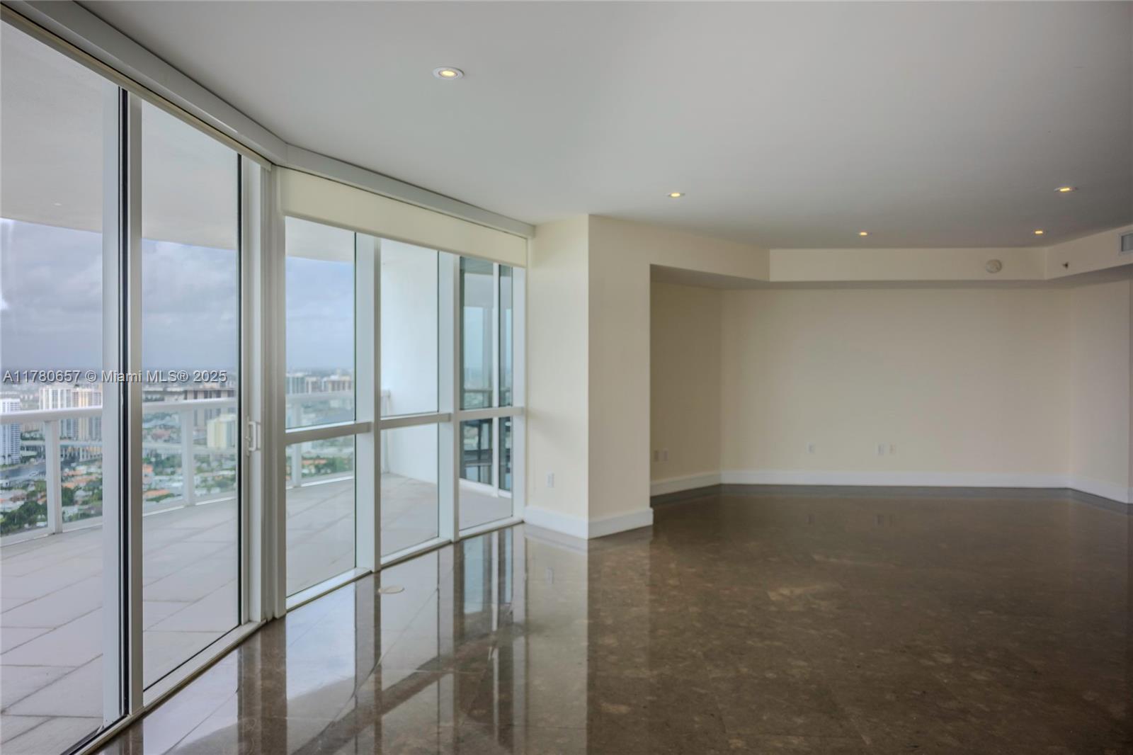 TRUMP ROYALE CONDO - Residential