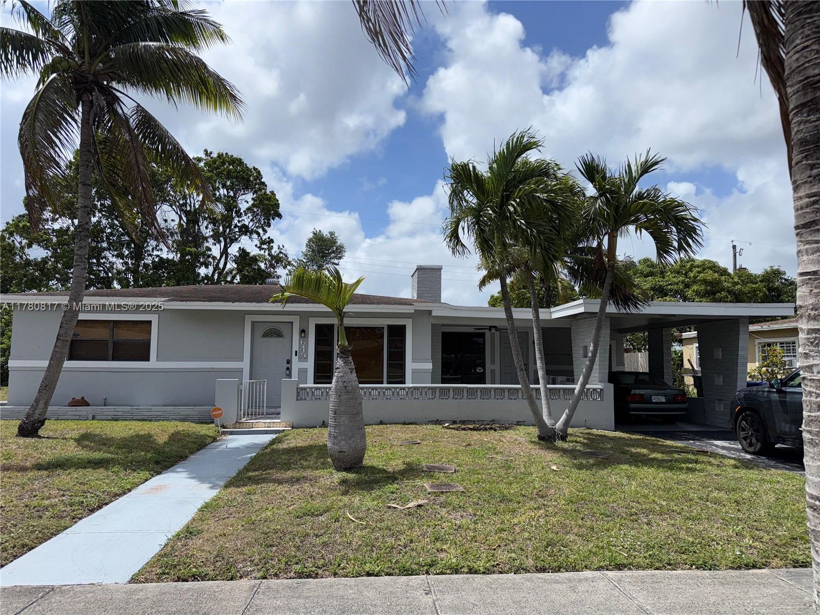 Rental Property at 649 W Evanston Cir, Fort Lauderdale, Broward County, Florida - Bedrooms: 3 
Bathrooms: 2  - $3,900 MO.