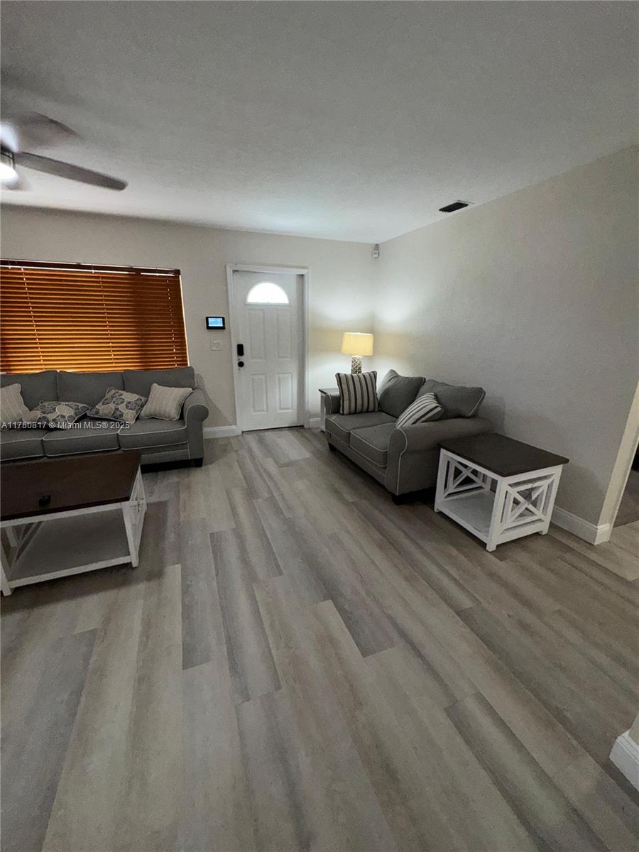 649 W Evanston Cir