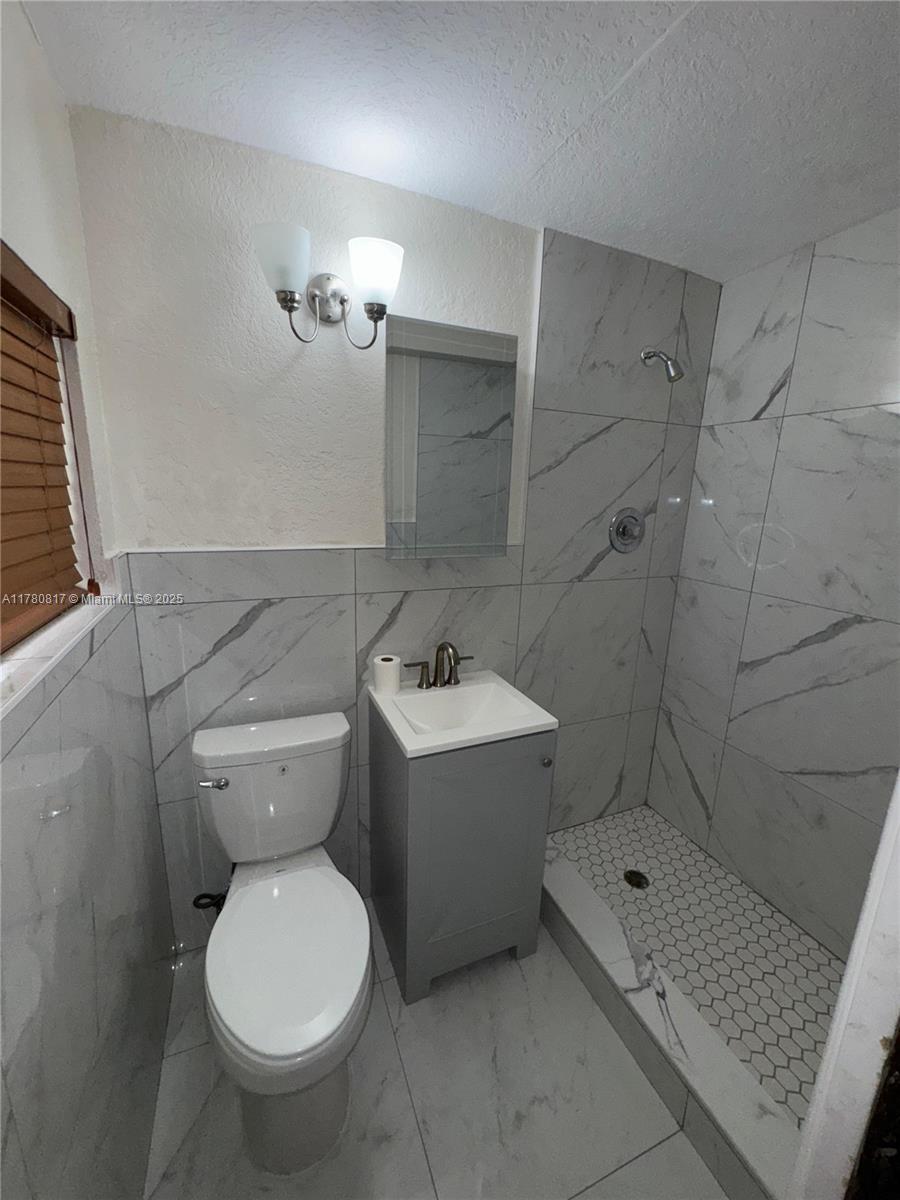 649 W Evanston Cir