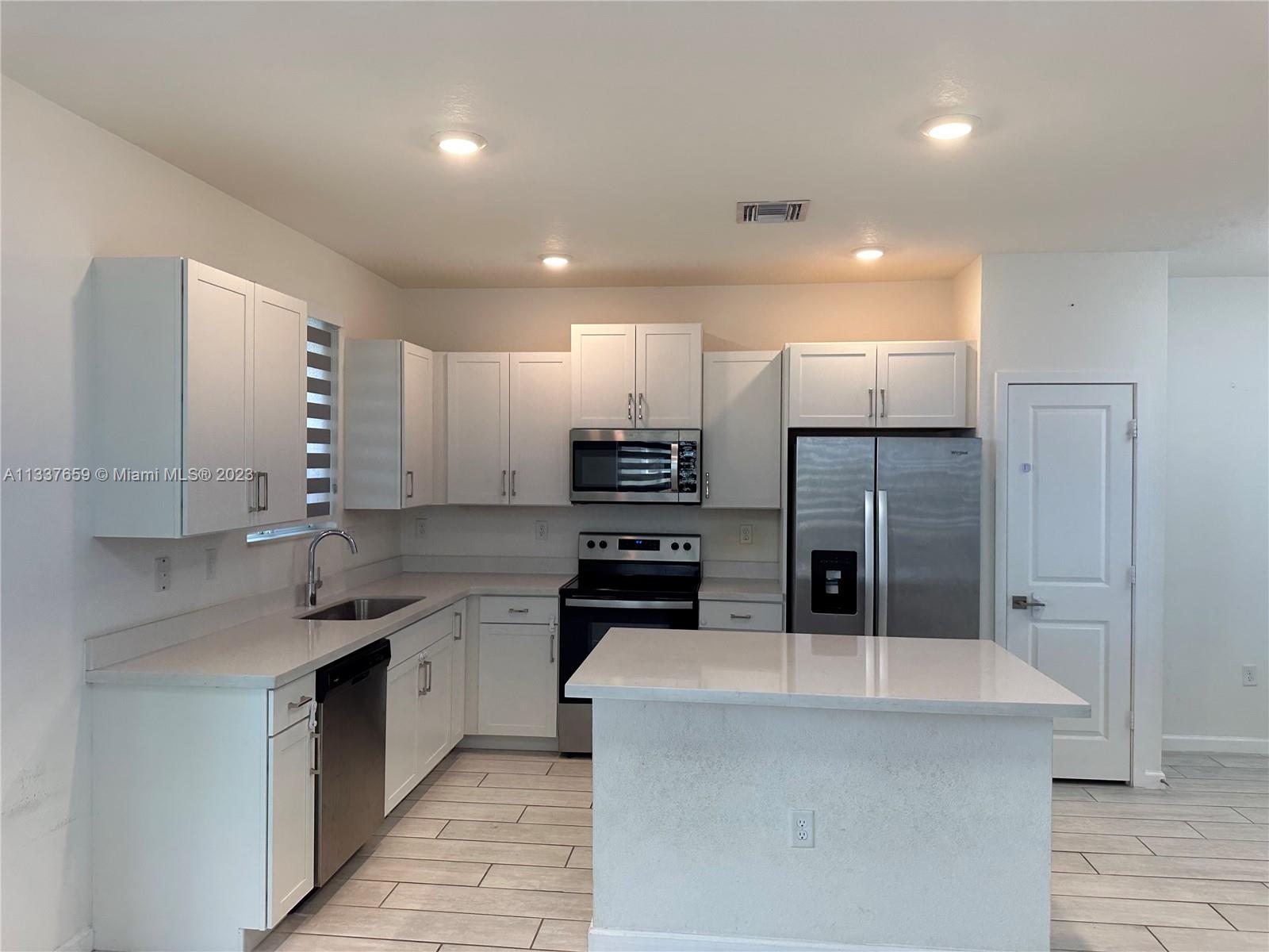TOWNS AT SEASCAPE - Residential Lease