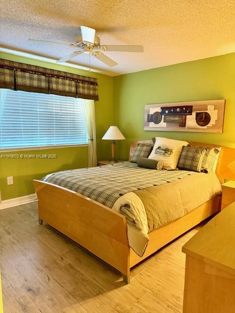 NINTH GREEN AT CRYSTAL LA - Residential