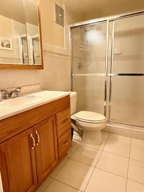 NINTH GREEN AT CRYSTAL LA - Residential