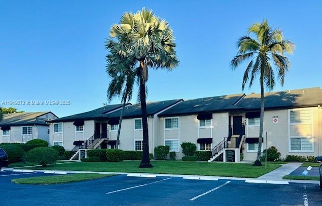 NINTH GREEN AT CRYSTAL LA - Residential