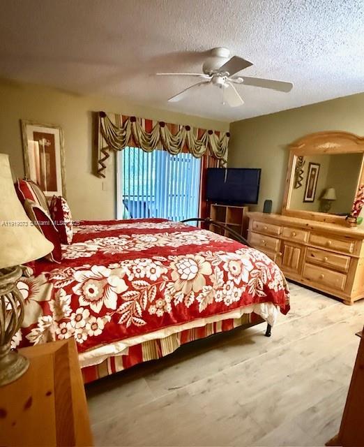 NINTH GREEN AT CRYSTAL LA - Residential