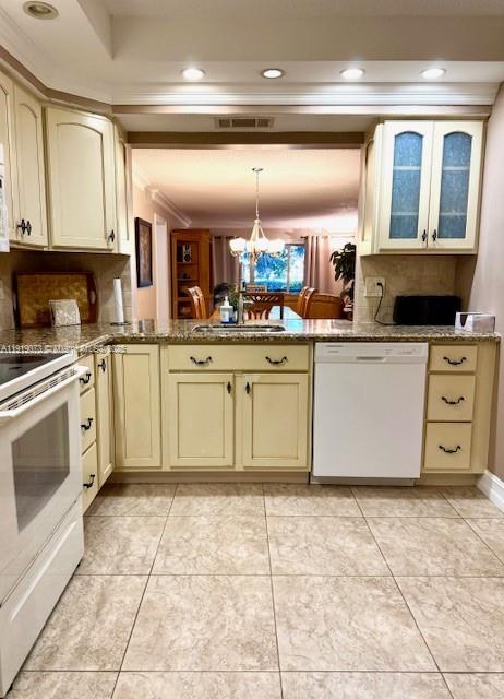 NINTH GREEN AT CRYSTAL LA - Residential