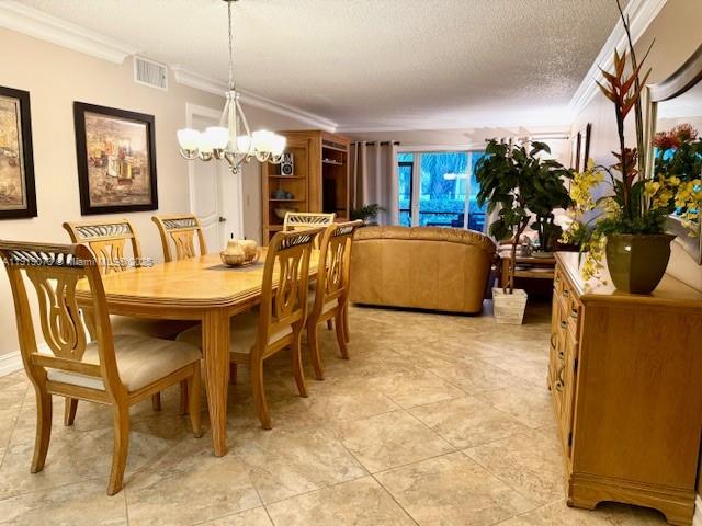 NINTH GREEN AT CRYSTAL LA - Residential