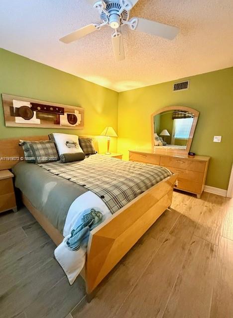 NINTH GREEN AT CRYSTAL LA - Residential