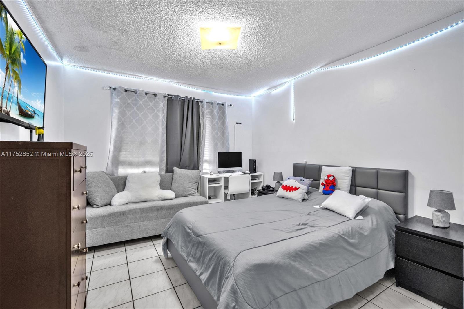 LAGO CONDO - Residential